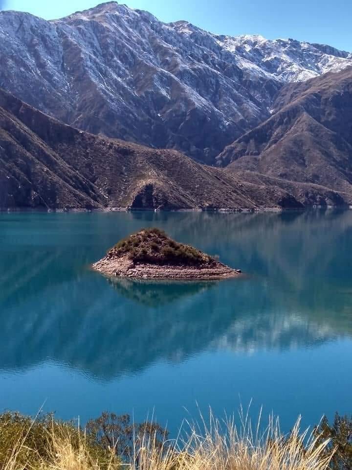 Ilha no dique Potrerillos, Mendoza