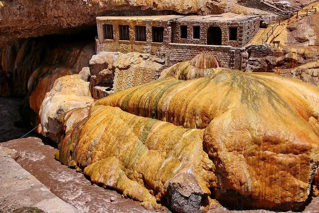 Naturformation Puente del Inca in den Anden von Mendoza