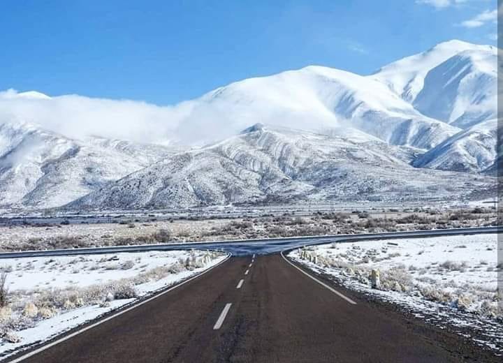 Estrada nevada em Potrerillos, Mendoza