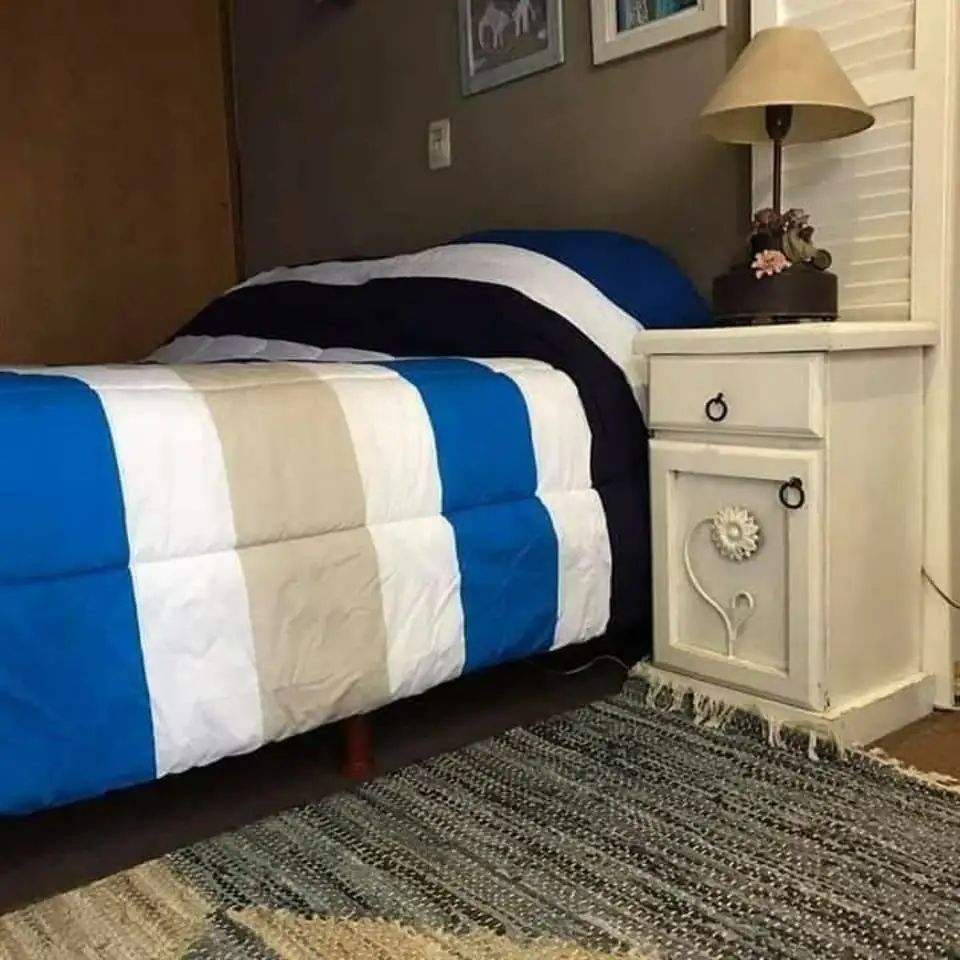 Restaurierte Vintage-Möbel im Wohnzimmer
