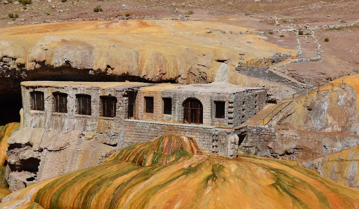 Puente del Inca, Mendoza – março de 2023 Vista panorâmica da Puente del Inca a partir do mirante